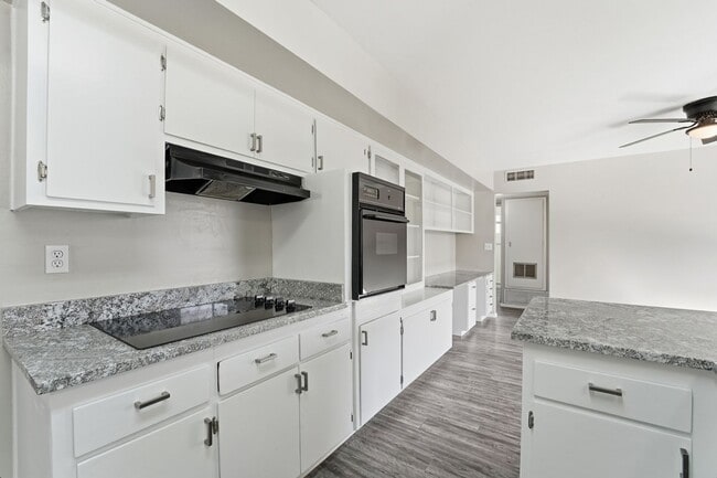 Building Photo - Comfortable 2-Bed Sun City Retreat with Vinyl Flooring & Fresh Paint