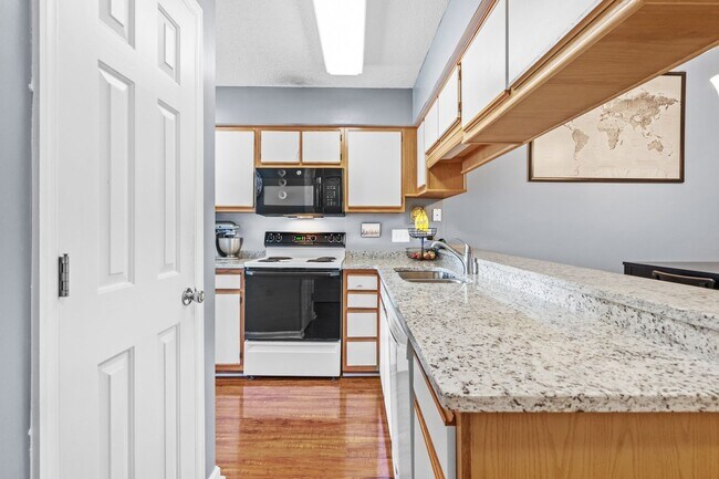 Building Photo - 4930 Windsor Green Way