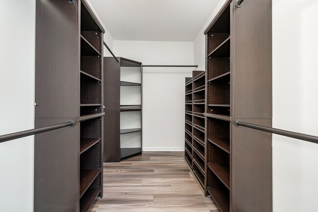 Building Photo - 251 Tradition Way