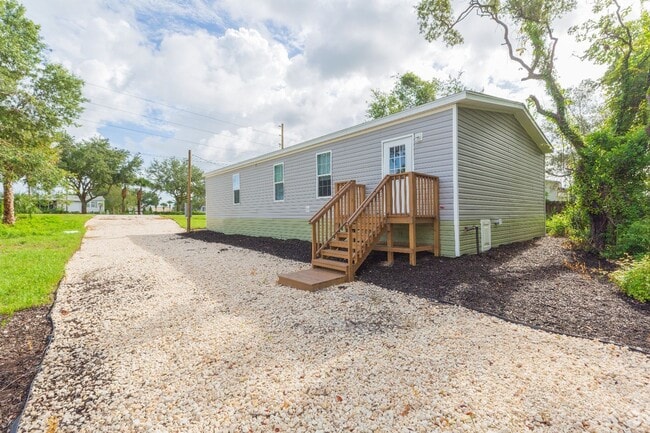 Building Photo - 3/2 Brooksville Available Now !