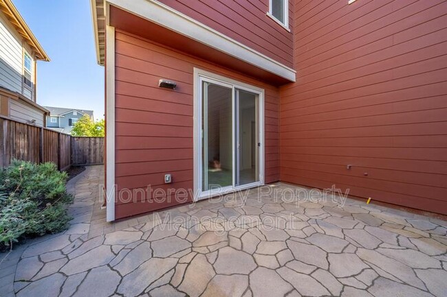 Building Photo - 3008 Lighthouse Ln