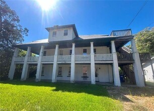 Building Photo - 614 Dune St