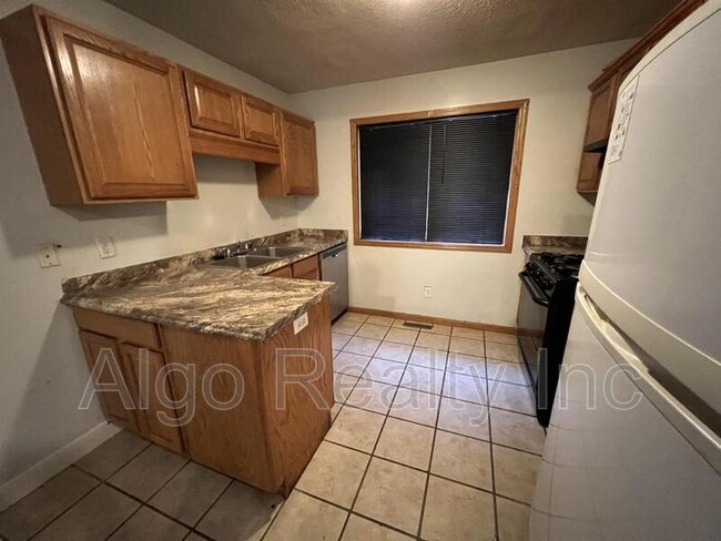 Building Photo - 2931 N Aldrich Ave