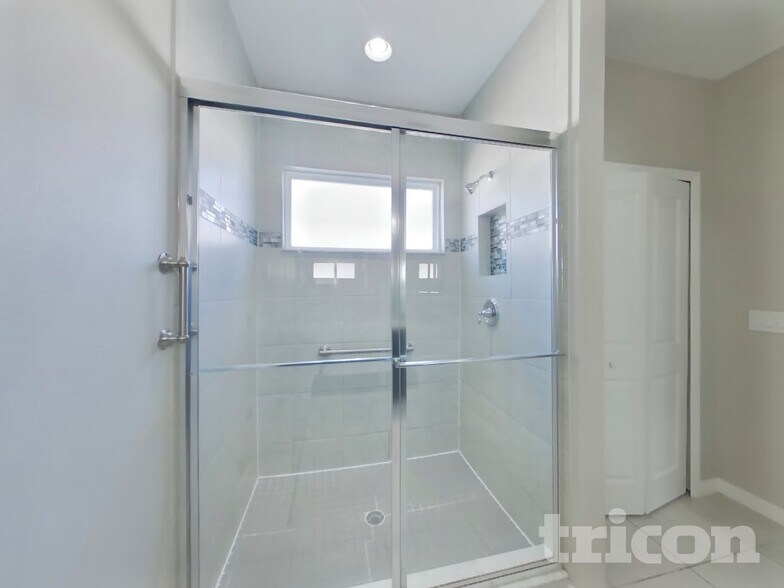 Building Photo - 33164 Whisper Pointe Dr