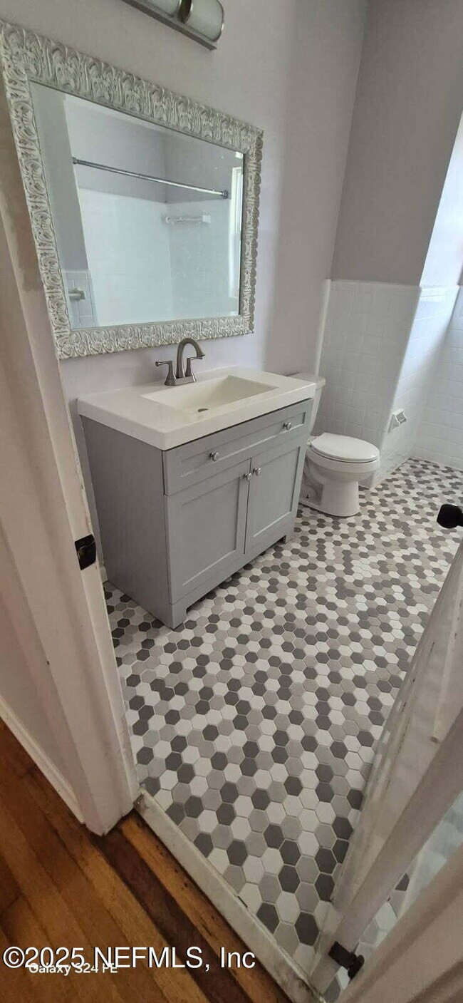 Building Photo - 6117 Clifton Ave