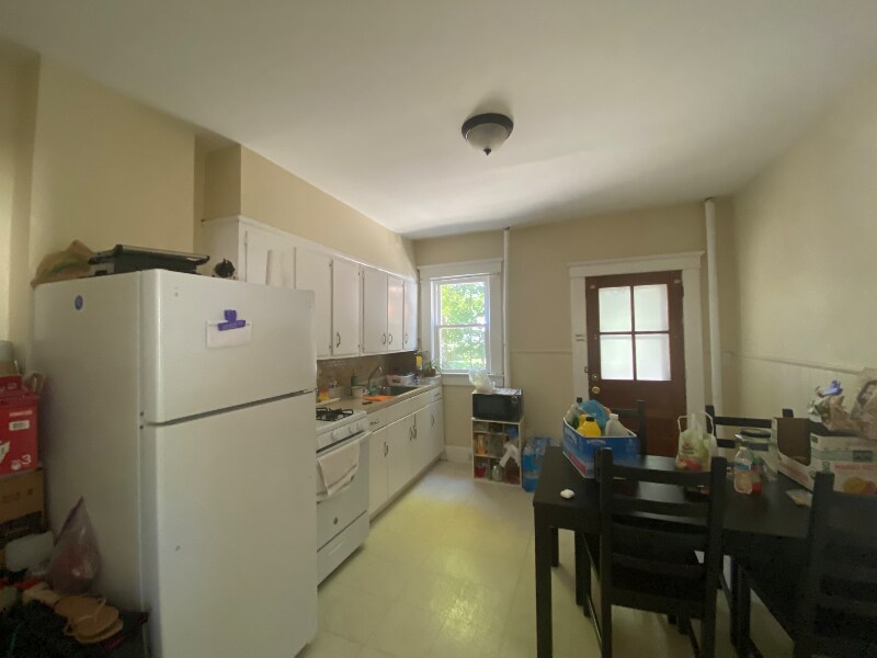 Building Photo - 275 S Main St