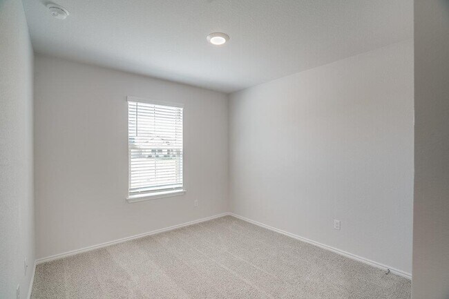Building Photo - 521 Anconia Ct