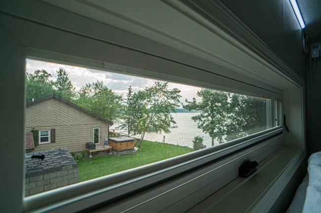 Building Photo - FULLY FURNISHED LAKE HOME