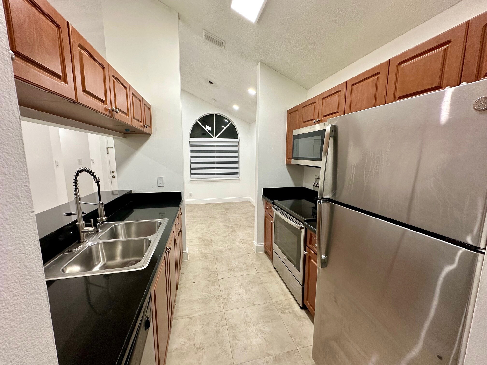 Building Photo - 10521 SW 158th Ct