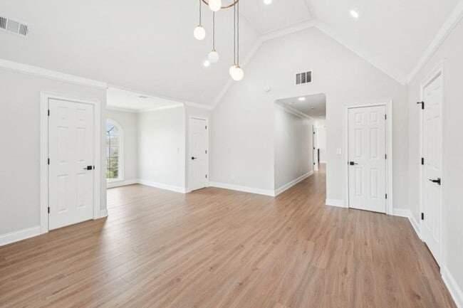 Building Photo - 1600 Spring Arbor Ct