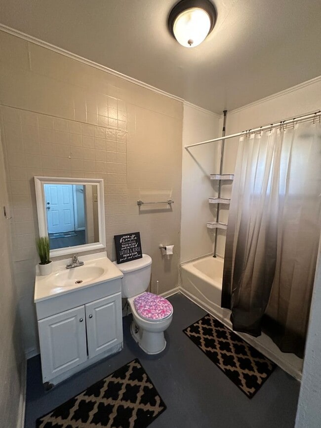 Building Photo - SPACIOUS 1 bed House! DEPOSIT-FREE Renting...