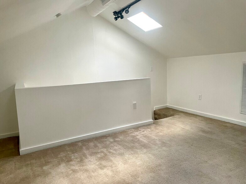 Building Photo - 118 S 26th St