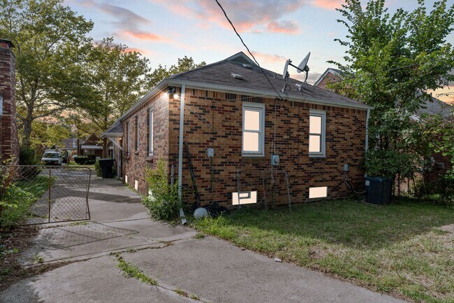 Building Photo - 9022 Northlawn St