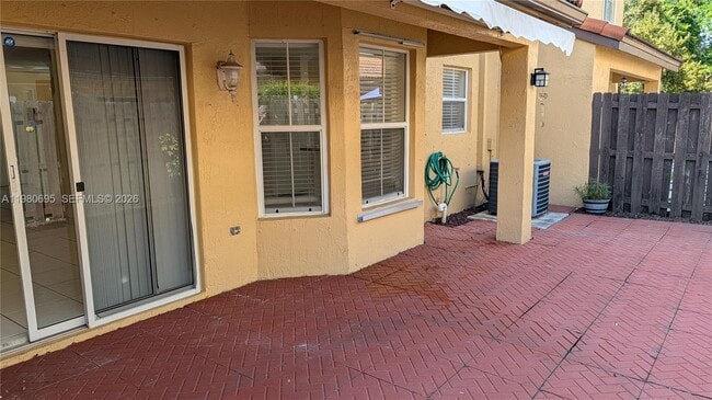 Building Photo - 202 W Forest Oak Cir