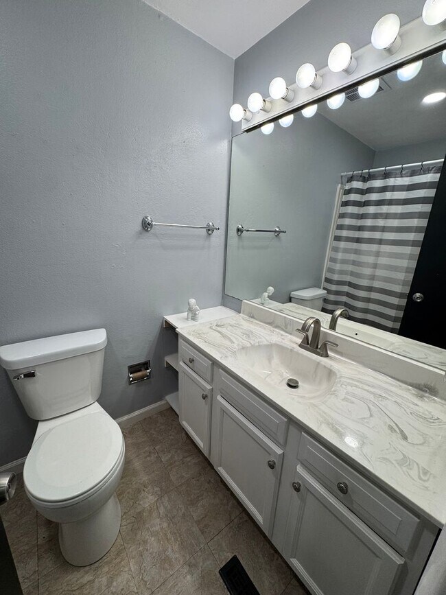 Building Photo - 4 bedroom 2 bath home in Port Byron