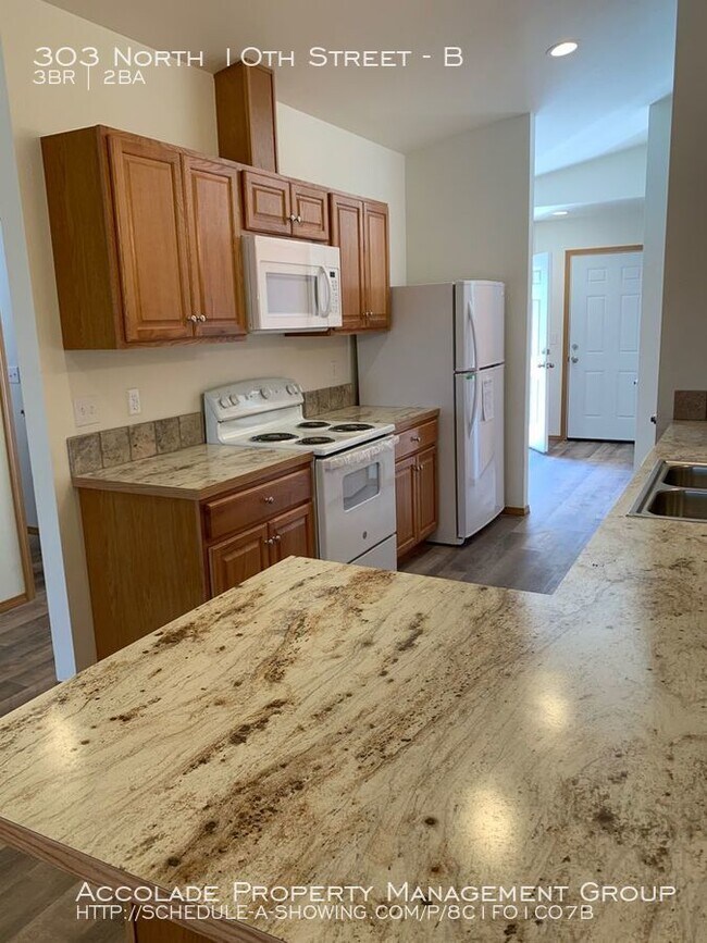 Building Photo - Brand new Duplex - Selah