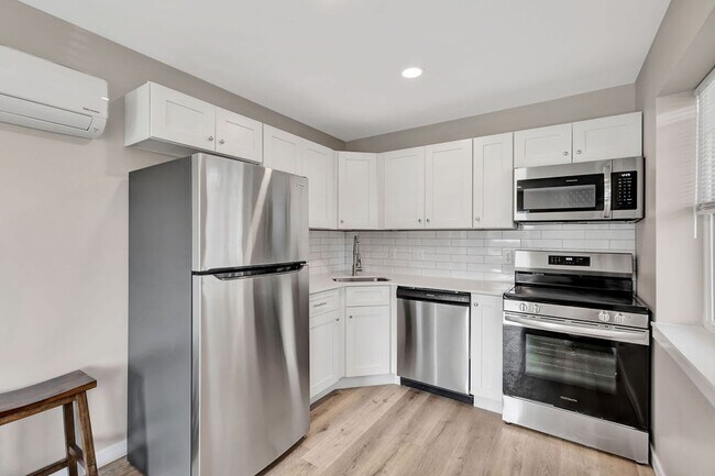 Building Photo - Ravines Apartments - Modern 1-Bedroom  Apa...