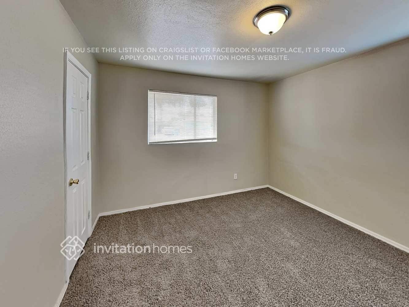 Building Photo - 2944 W Solano Dr N