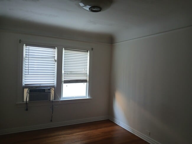 bedroom - 618 N La Jolla Ave