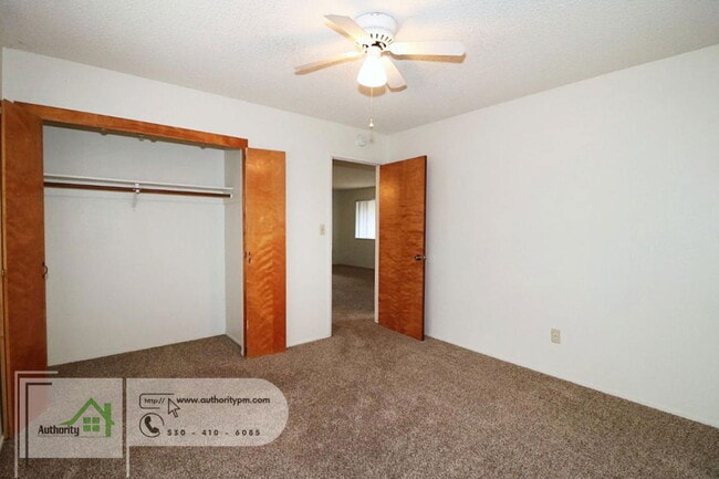 Building Photo - 20877 Cottonwood Dr