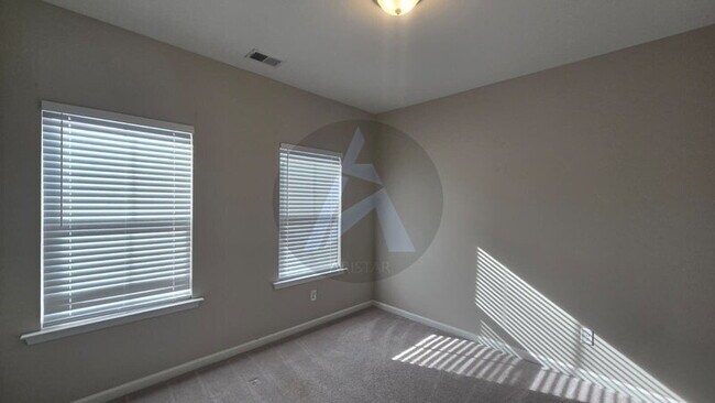 Building Photo - 209 Commons Ave