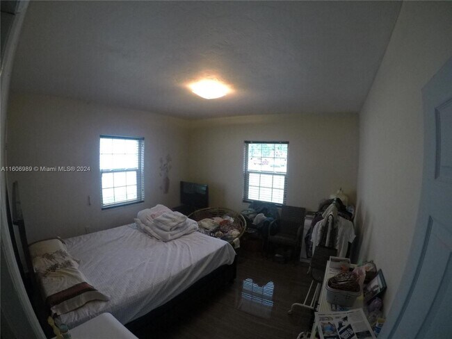 Building Photo - 1698 Northeast 182nd Street Apt #1698, Nor...