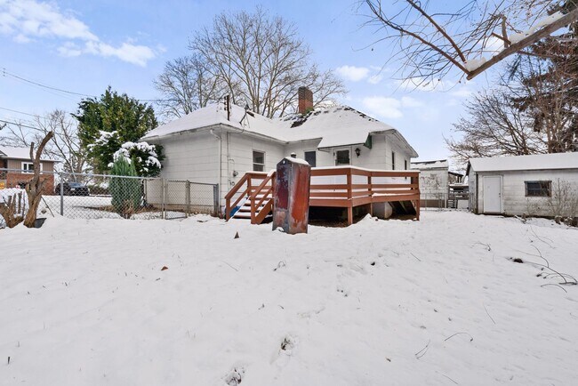 Building Photo - SCORE 50% OFF 1ST MONTH'S RENT IF SIGNED BY DEC 19! Stunning 3 bedroom home in East Pittsburgh av...