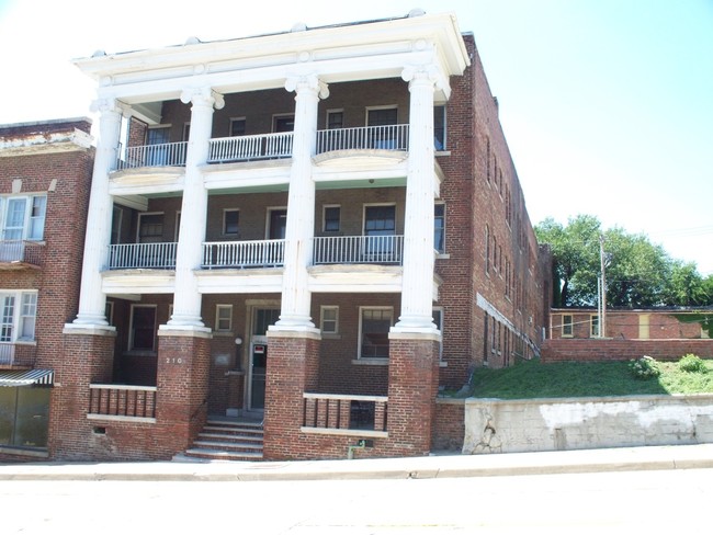 Primary Photo - Lofts of Francis