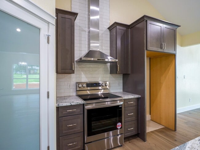 Building Photo - 1415 Bluebonnet Dr