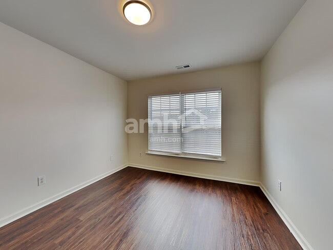 Building Photo - 415 Caperton Way