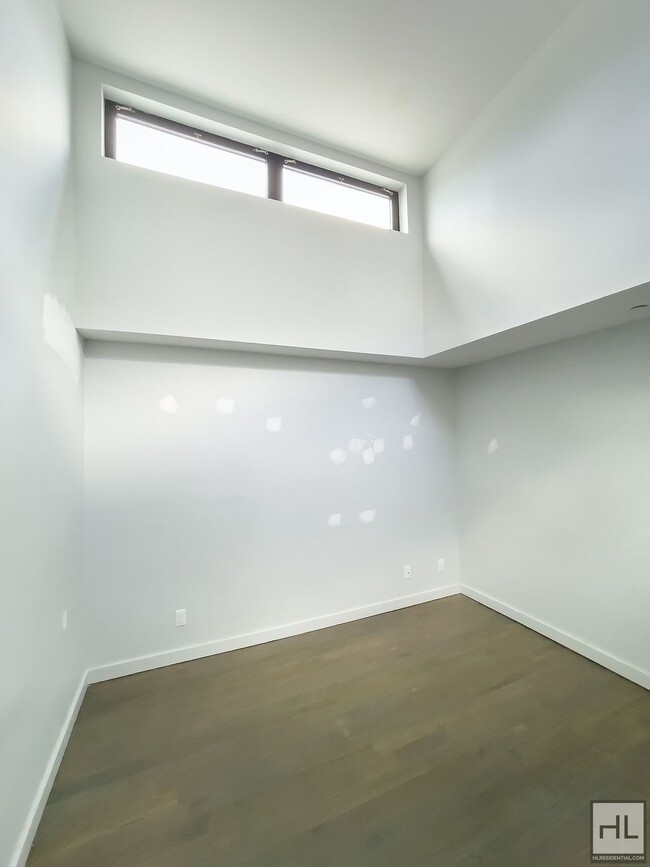 Building Photo - Bushwick Avenue / Expansive Spacious 2 Bed...