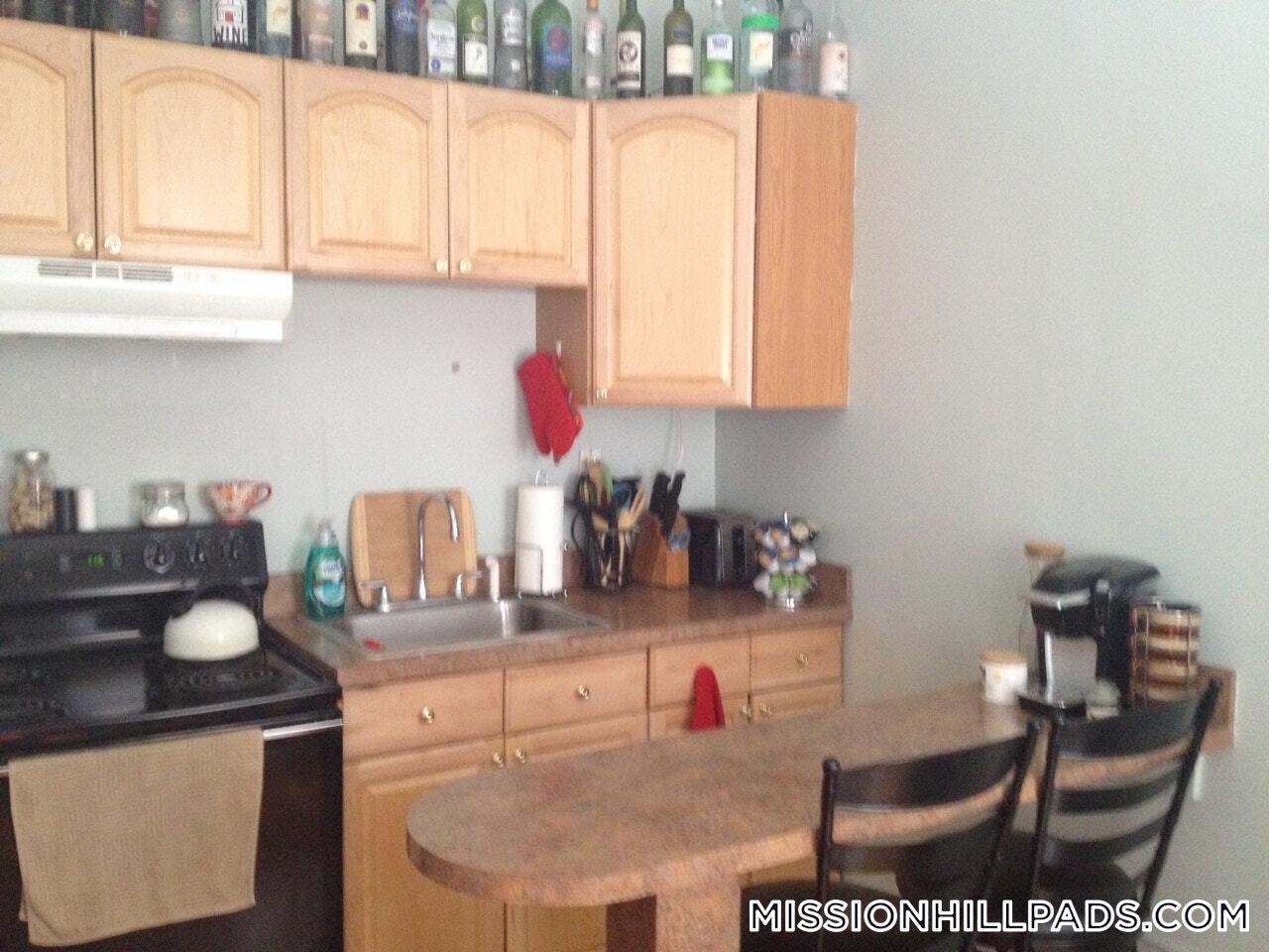 Building Photo - 883 Huntington Ave