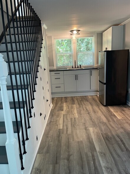 Building Photo - 605 N Adair Street Apt #5