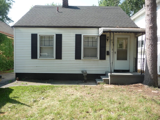 Building Photo - 253 W Chesterfield St