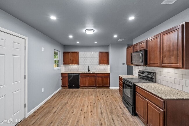 Building Photo - 9419 Normandie-
