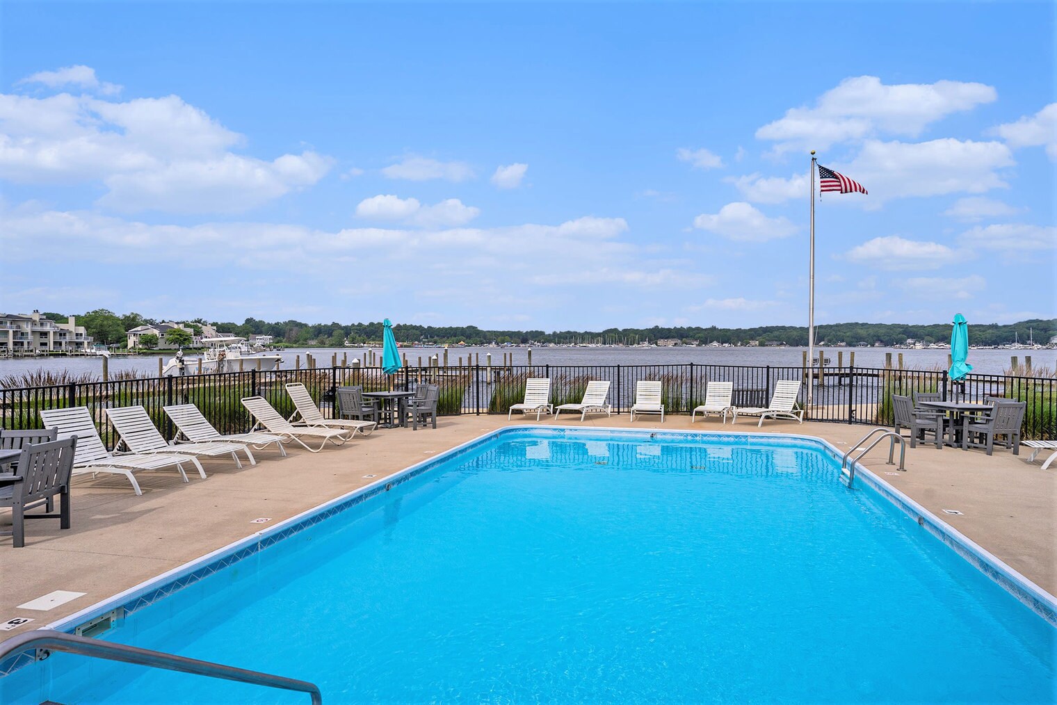 Building Photo - 807 Lake St