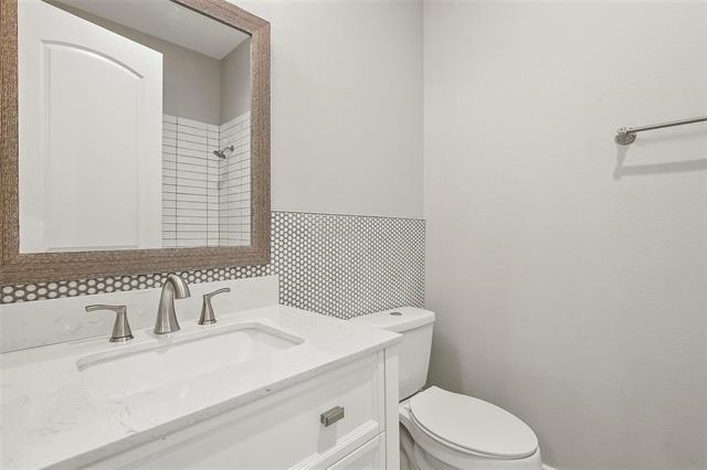 Building Photo - 933 W Eighth St