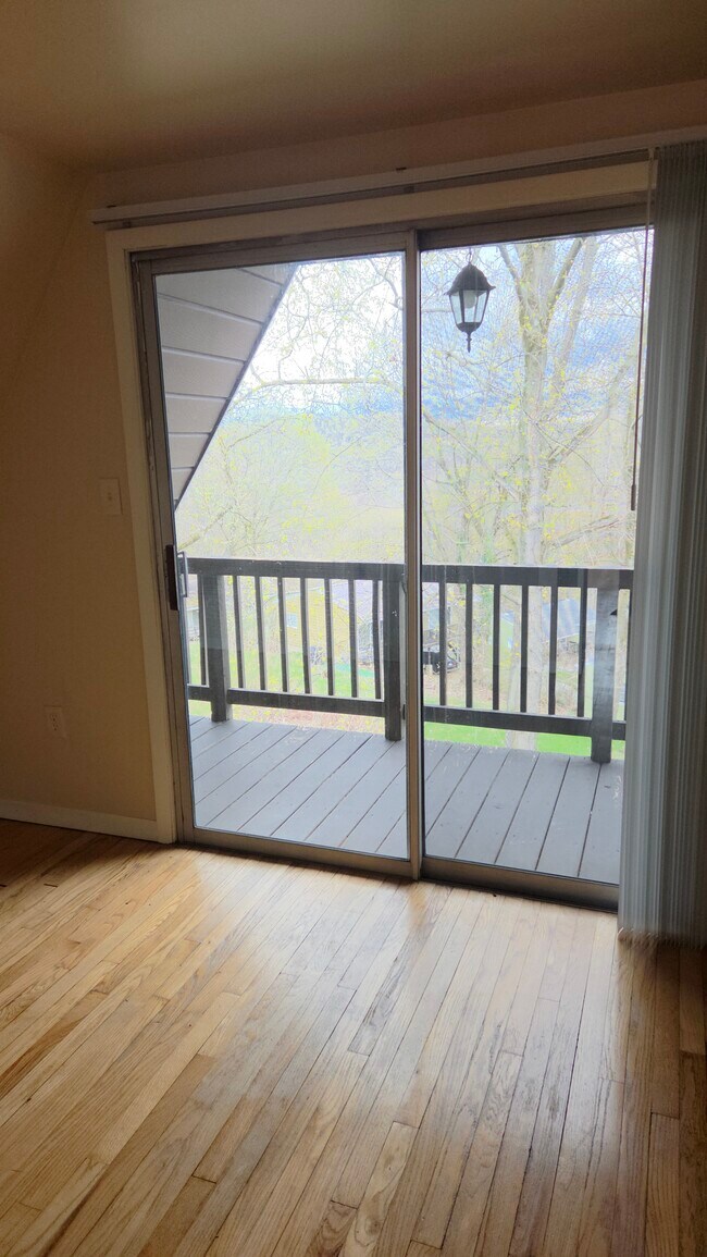 Building Photo - 510 Mercer Rd