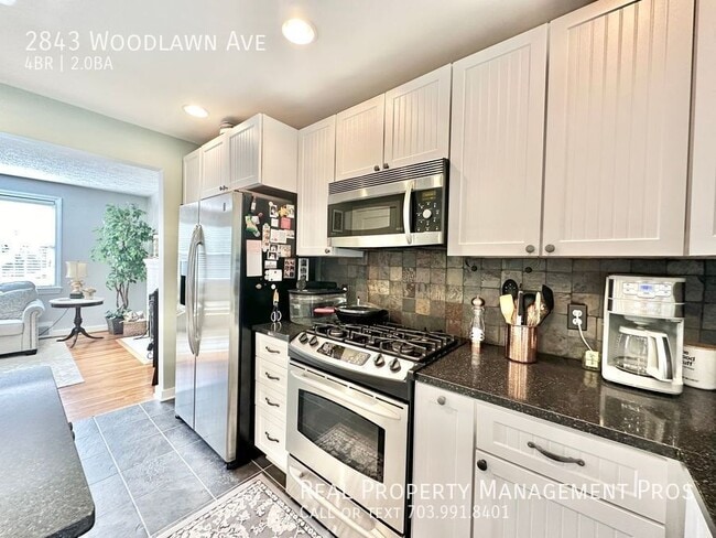 Building Photo - 2843 Woodlawn Ave