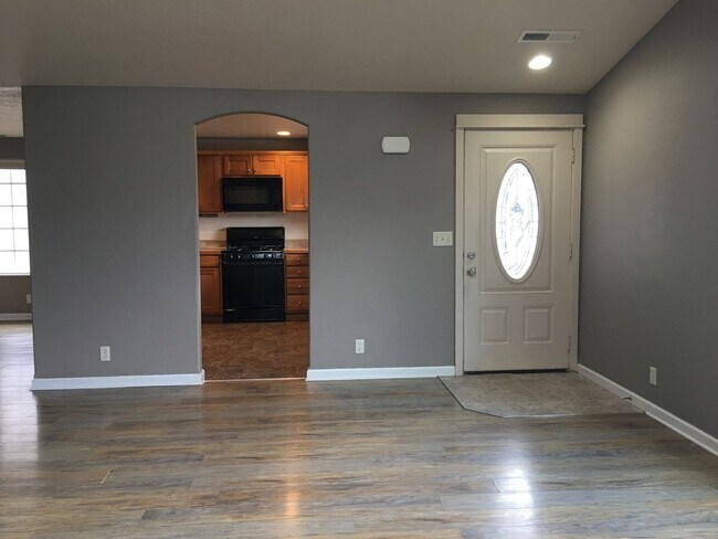 Building Photo - Spacious home in desirable neighborhood in Creswell, OR.