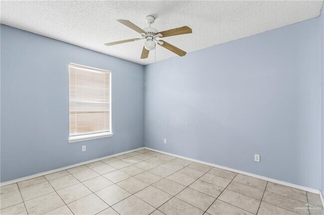 Building Photo - 20 Llano Grande Ln