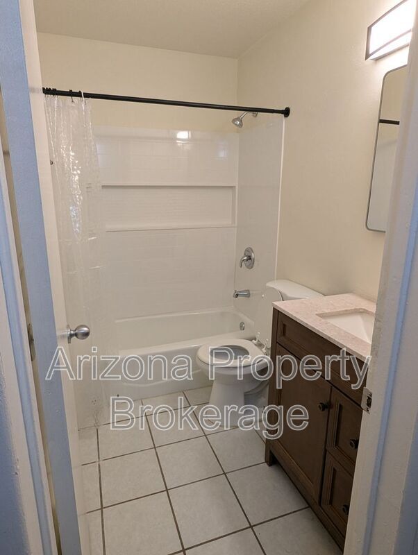 Building Photo - 8041 N 30th Dr