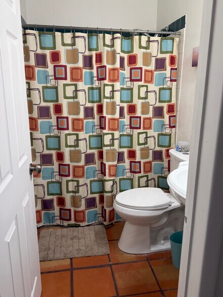 Building Photo - 2825 E 21st St