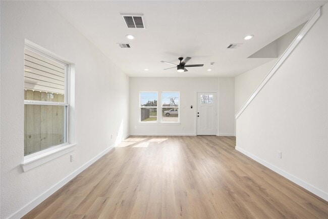 Building Photo - 7921 Bonaire St