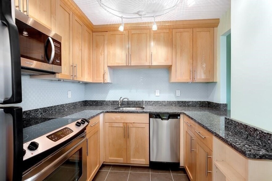 Building Photo - 60 Babcock St