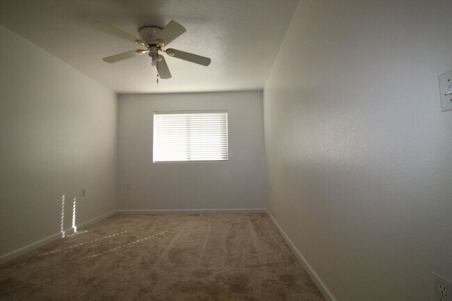 Building Photo - Great Home in West Greeley