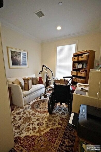 Building Photo - 5 Tenakill Park E