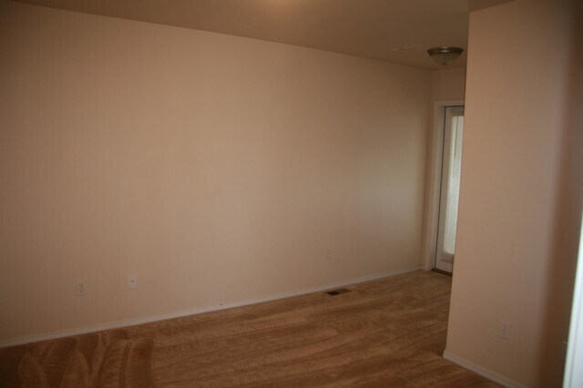 Building Photo - 3 Bedroom Duplex Near Downtown Available!