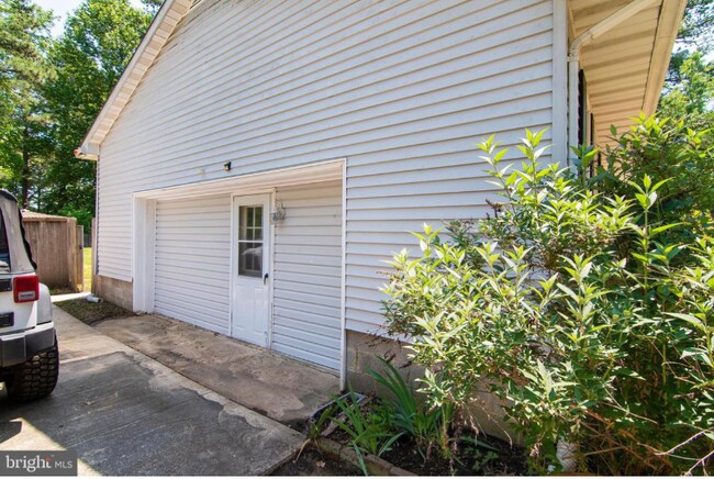 Building Photo - 44 Lexington Dr