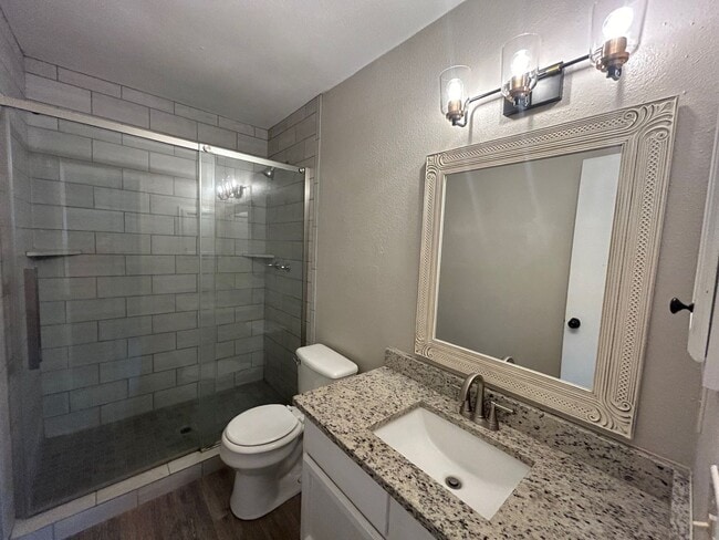 Building Photo - AVAILABLE NOW 3 BD | 2 BA | ATTACHED GARAG...